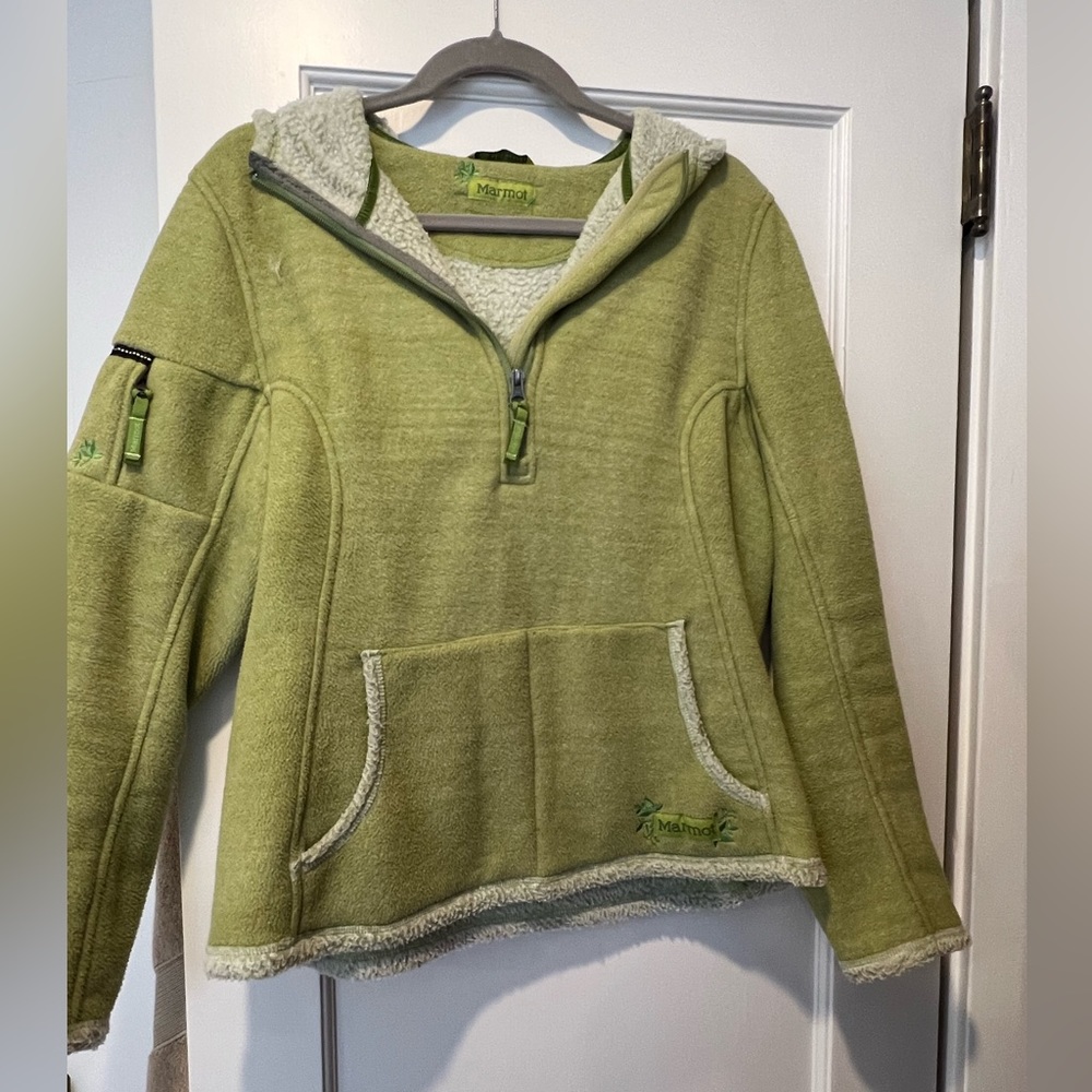 WOMENS LIGHTLY WORN MARMOT 1/4 ZIP FLEECE SIZE MED